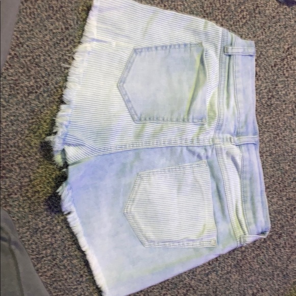 Re-wash Jean shorts-size 5/27 - Picture 2 of 2